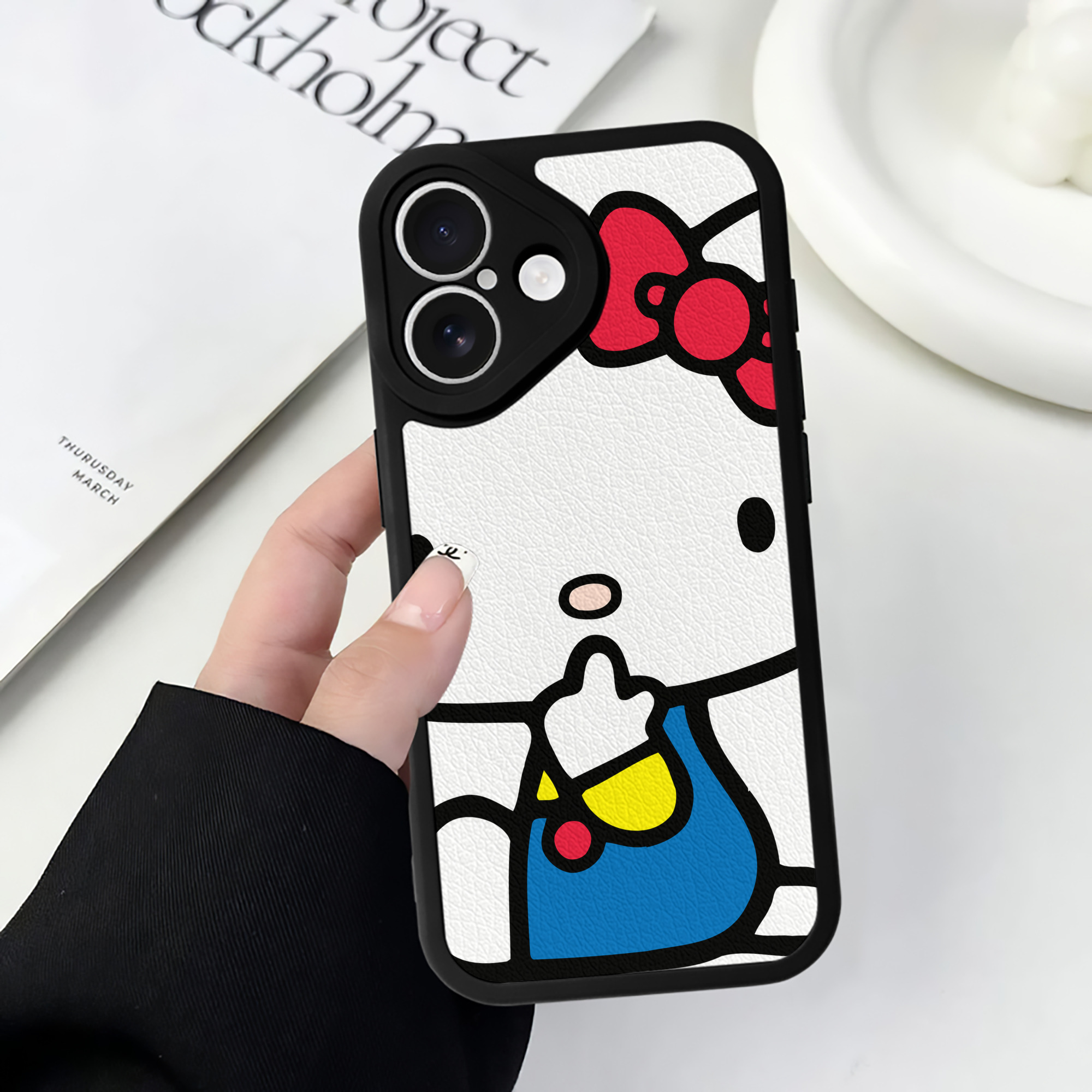（画像用） Hello Kitty ハローキティ 【iPhone 16シリーズ対応】シリコンスマホケース（レザー調） 材質：シリコン